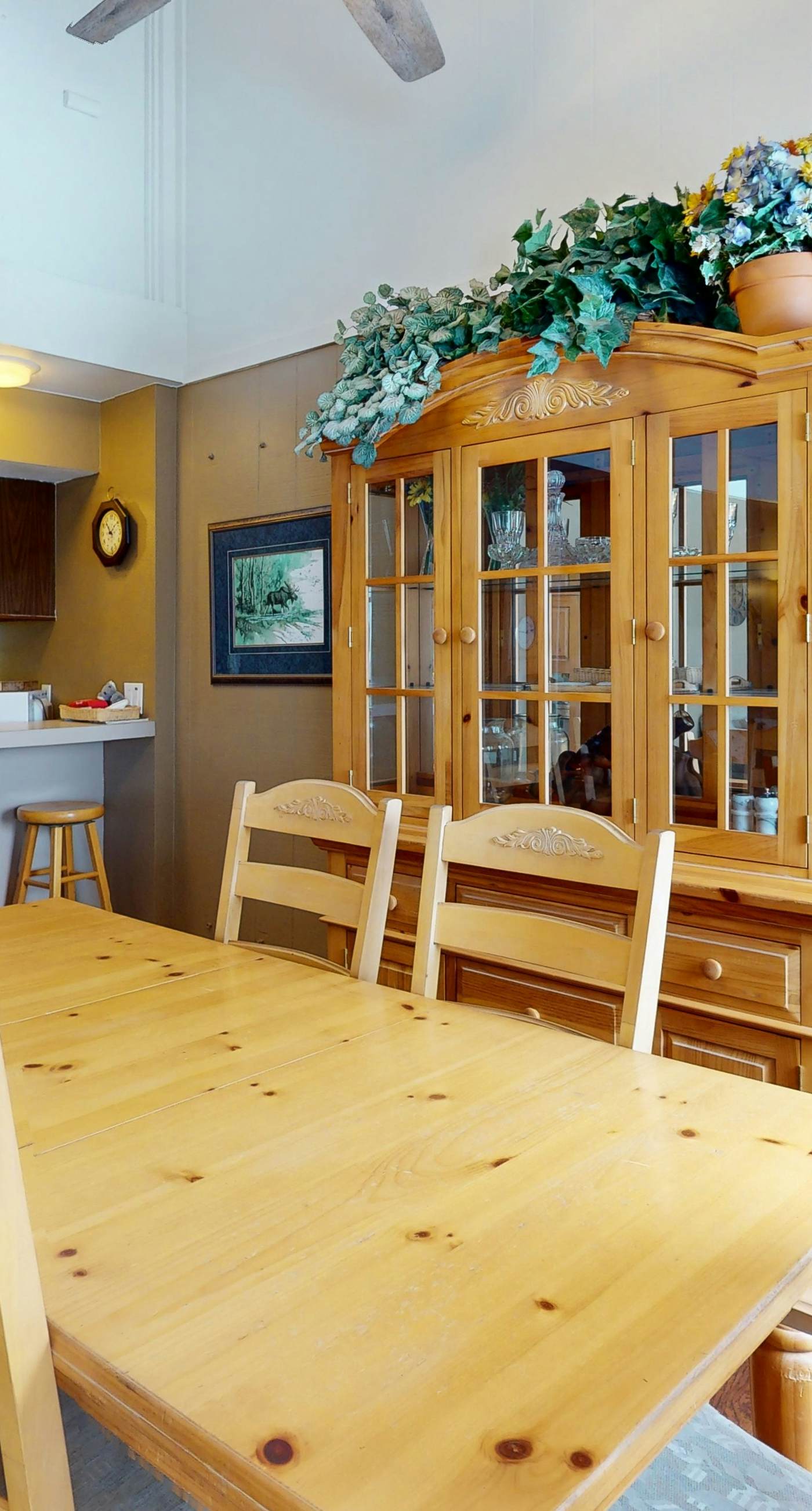 Crystal Beach Condo - Lake Views & Pool