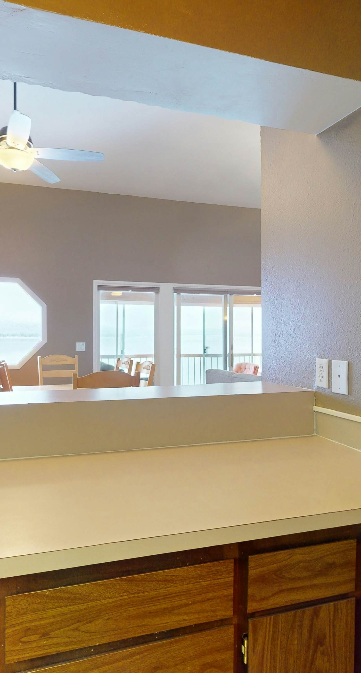 Crystal Beach Condo - Lake Views & Pool