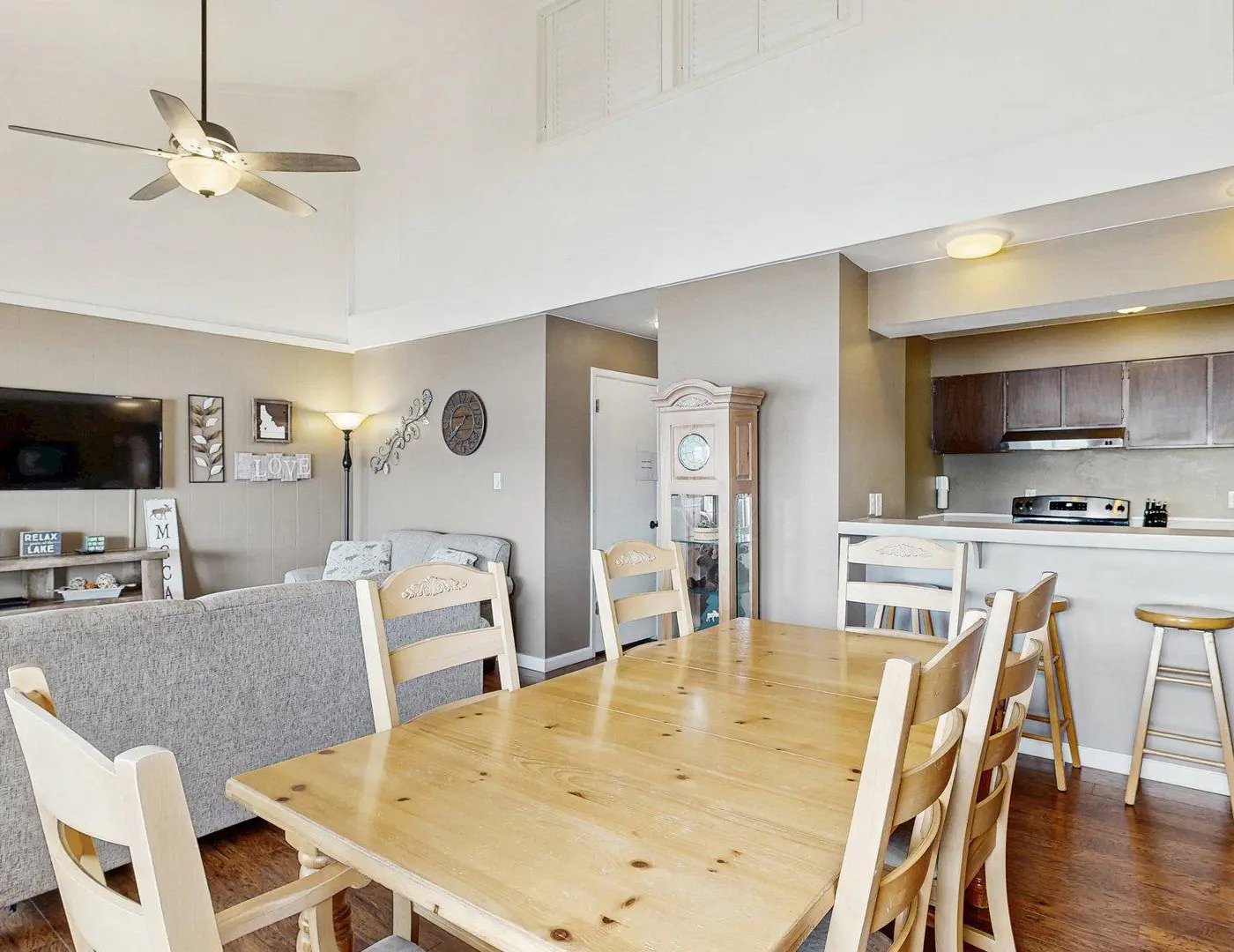 Lakefront McCall Condo, Pool, Beach, Walk to Town