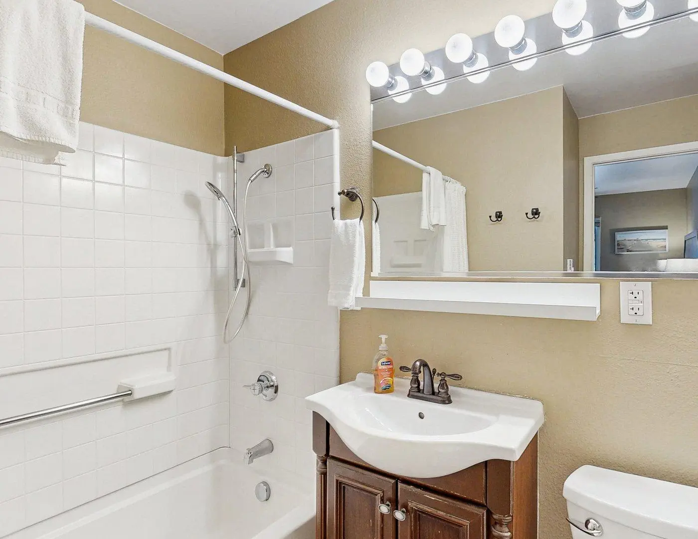 Lakefront McCall Condo, Pool, Beach, Walk to Town