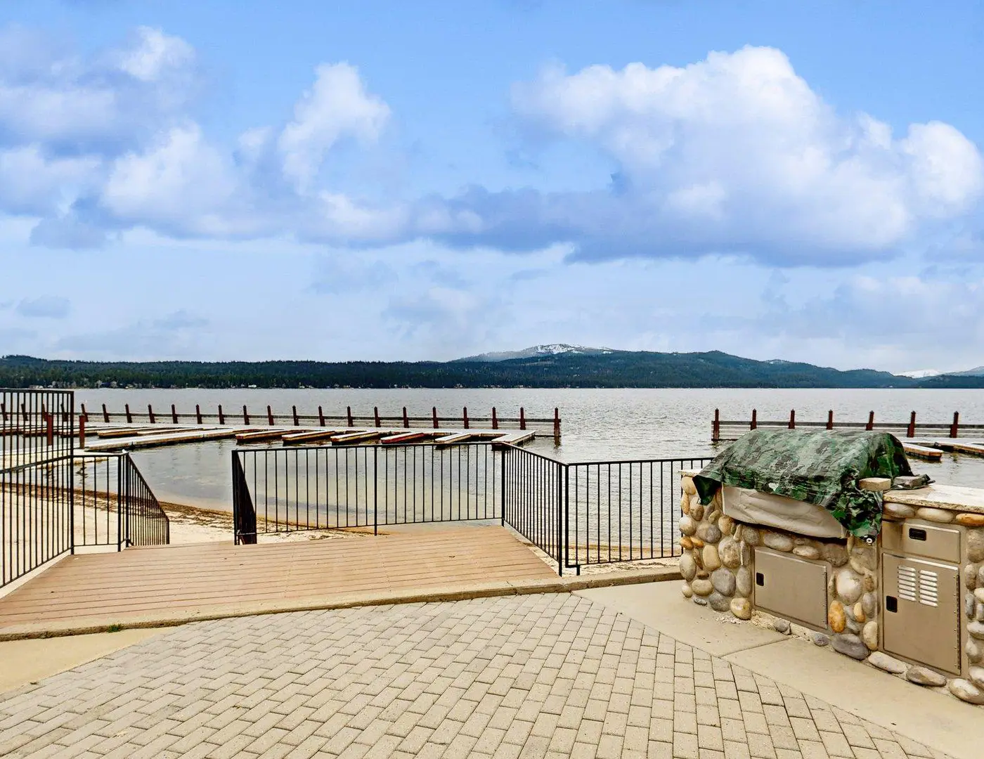 Lakefront McCall Condo, Pool, Beach, Walk to Town