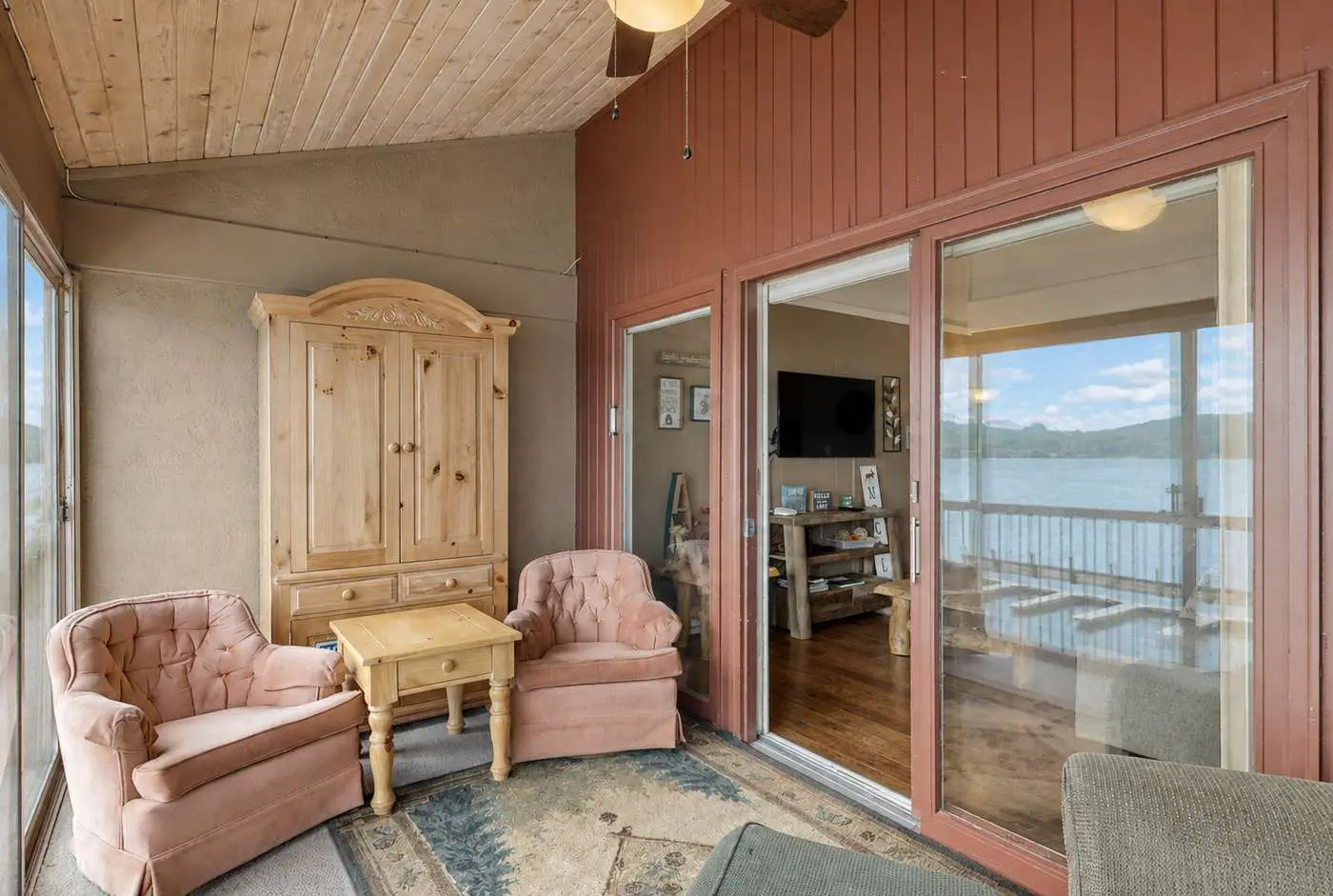 Lakefront McCall Condo, Pool, Beach, Walk to Town