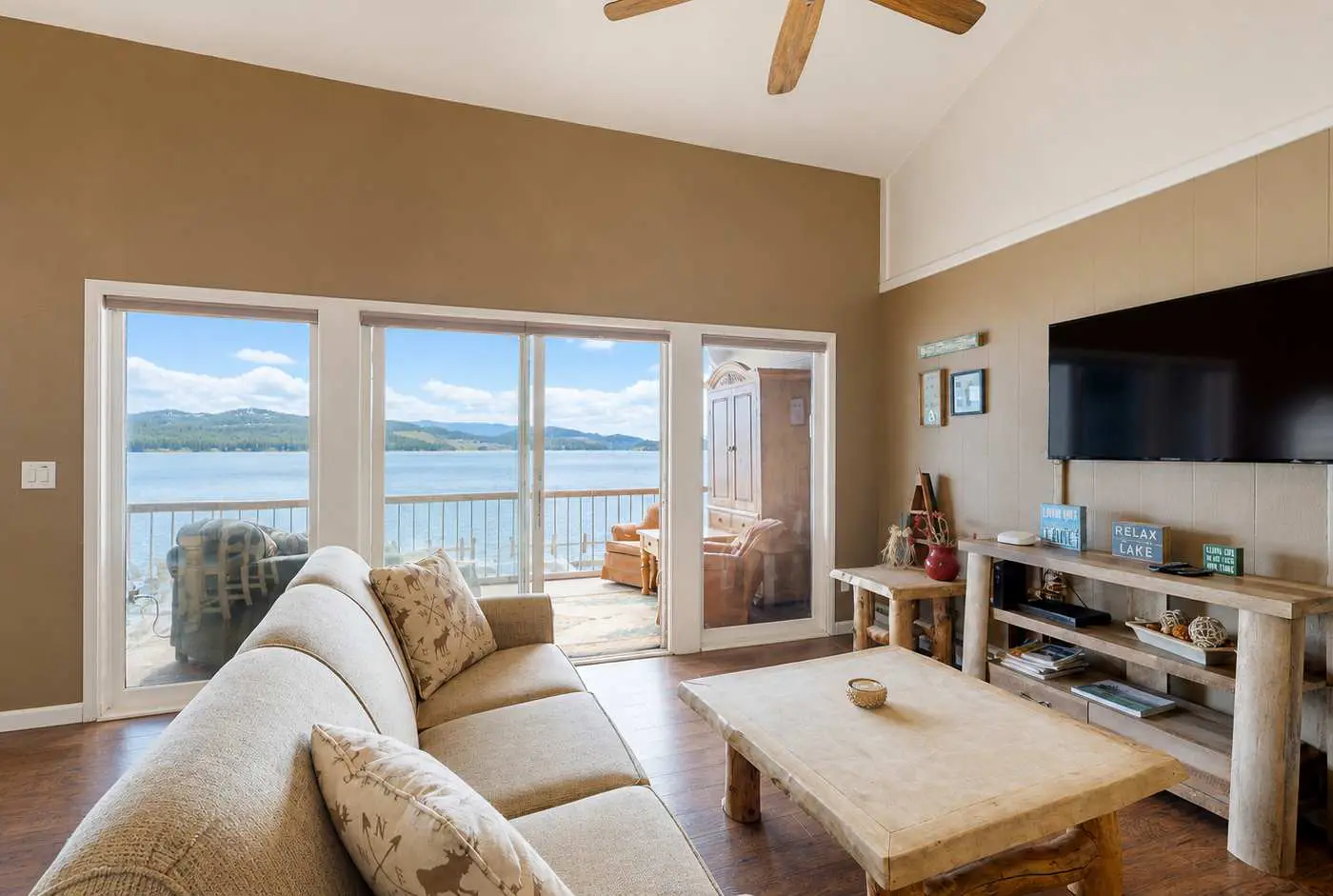 Lakefront McCall Condo, Pool, Beach, Walk to Town