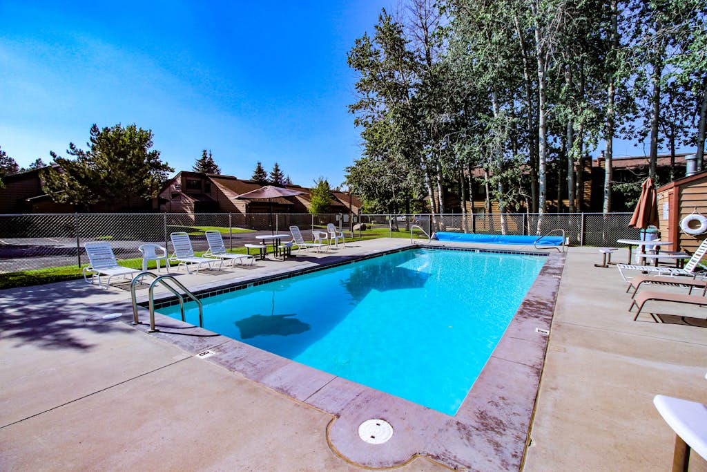 McCall Golf Condo - Pool, Courts & Patio