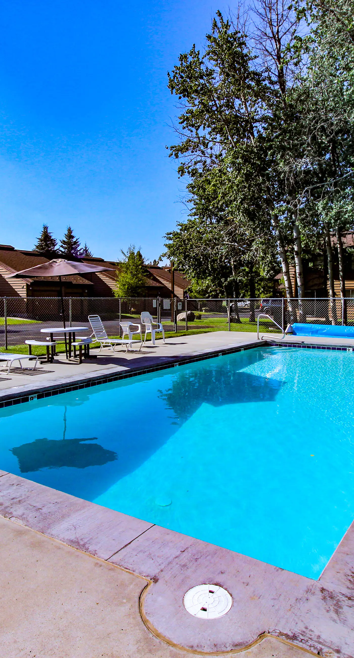 McCall Golf Condo - Pool, Courts & Patio