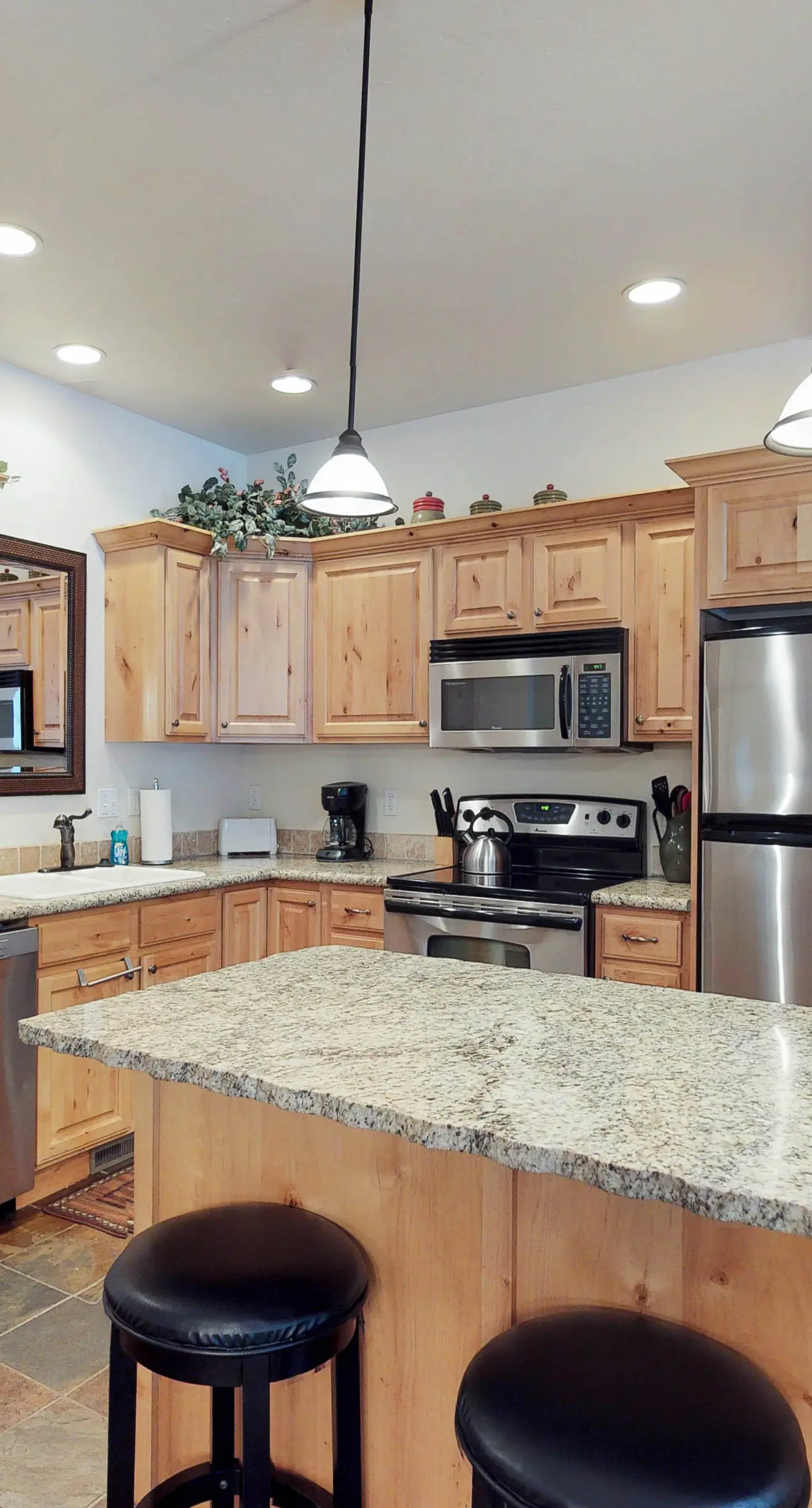 McCall Golf Condo - Pool, Courts & Patio