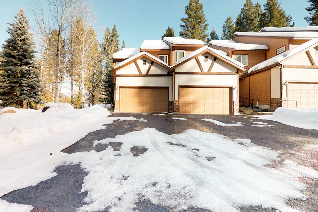 McCall Golf Condo - Pool, Courts & Patio