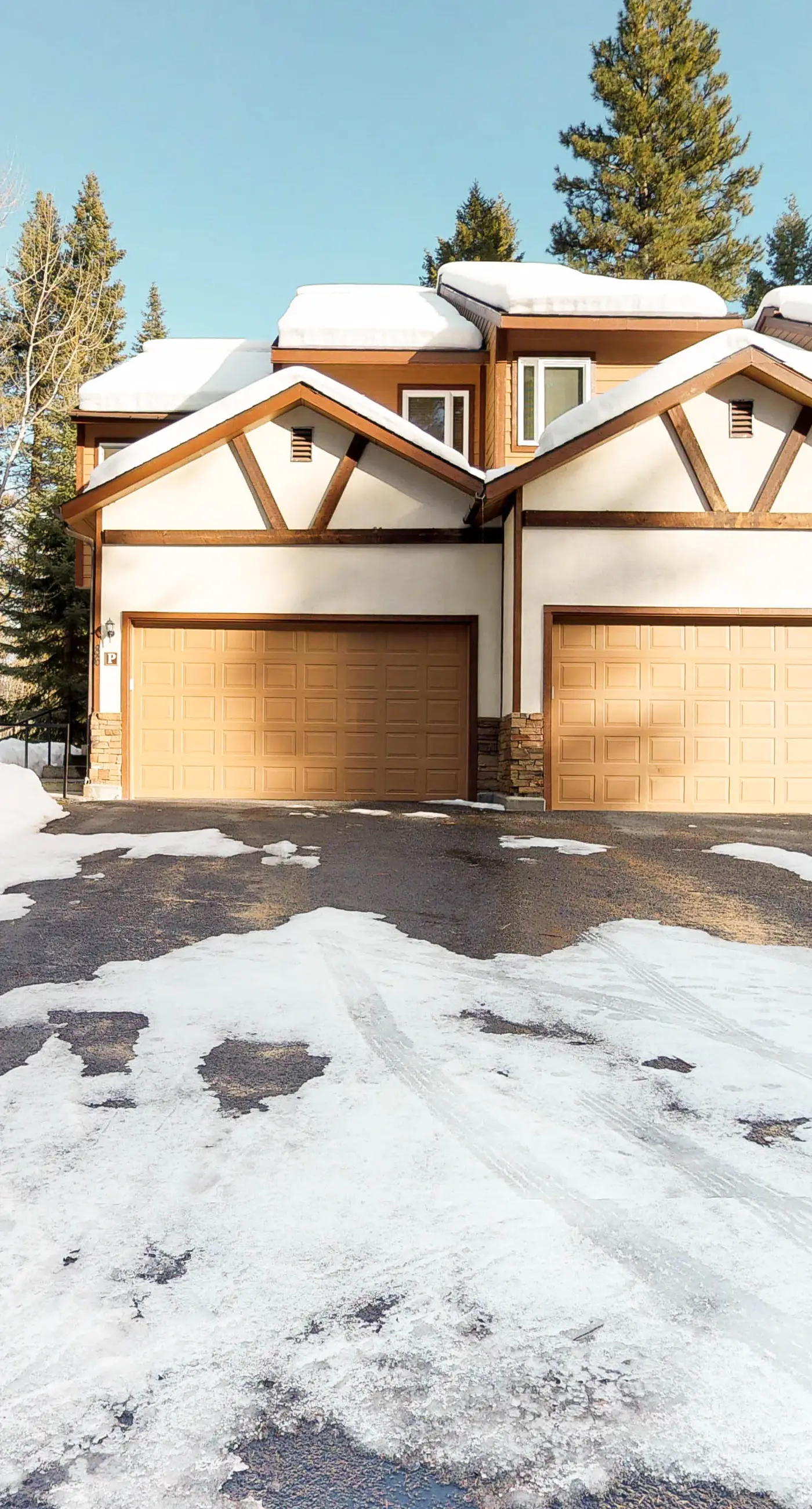 McCall Golf Condo - Pool, Courts & Patio