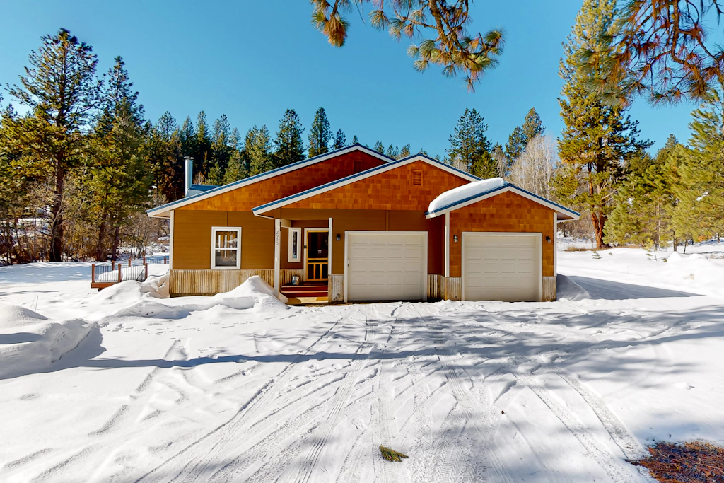 Secluded New Meadows Retreat Golf & Pool