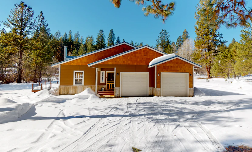 Secluded New Meadows Retreat Golf & Pool