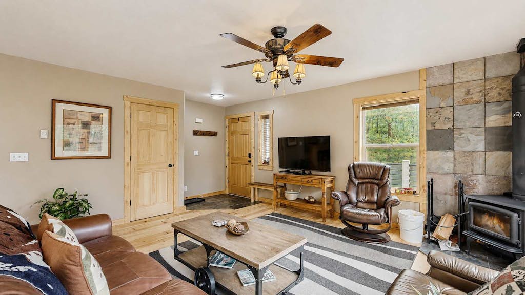 New Meadows Retreat | Large Deck, Fire Pit, Resort