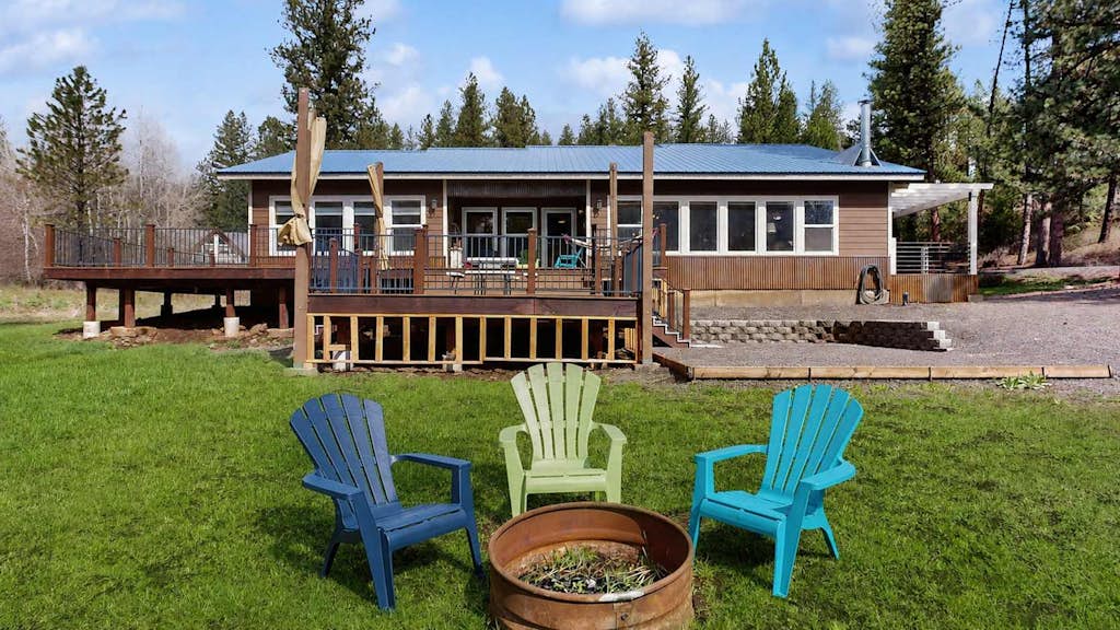 New Meadows Retreat | Large Deck, Fire Pit, Resort