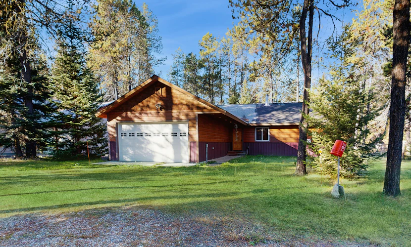 Cozy Cabin with Fenced Yard, Deck & Fire Pit