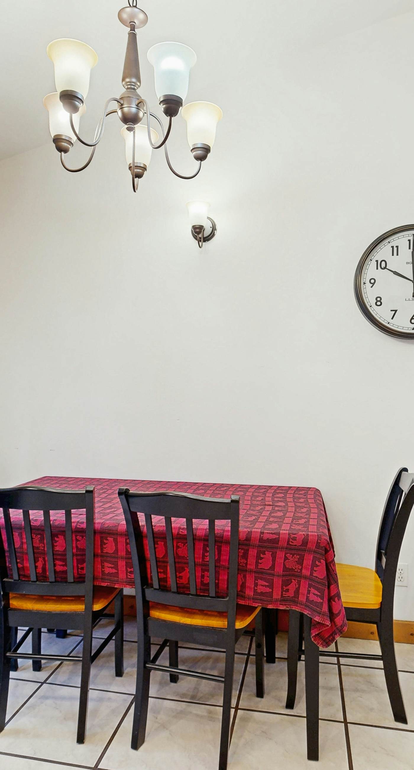 Cozy Cabin with Fenced Yard, Deck & Fire Pit