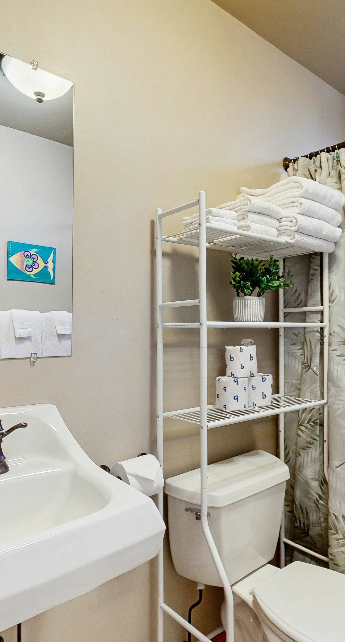 Cozy Cabin with Fenced Yard, Deck & Fire Pit