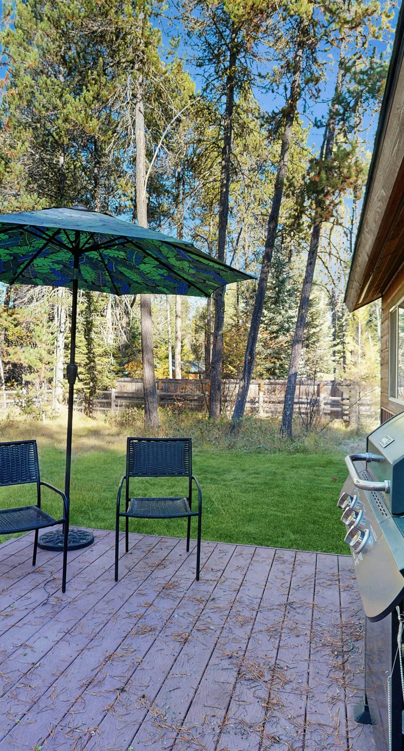 Cozy Cabin with Fenced Yard, Deck & Fire Pit