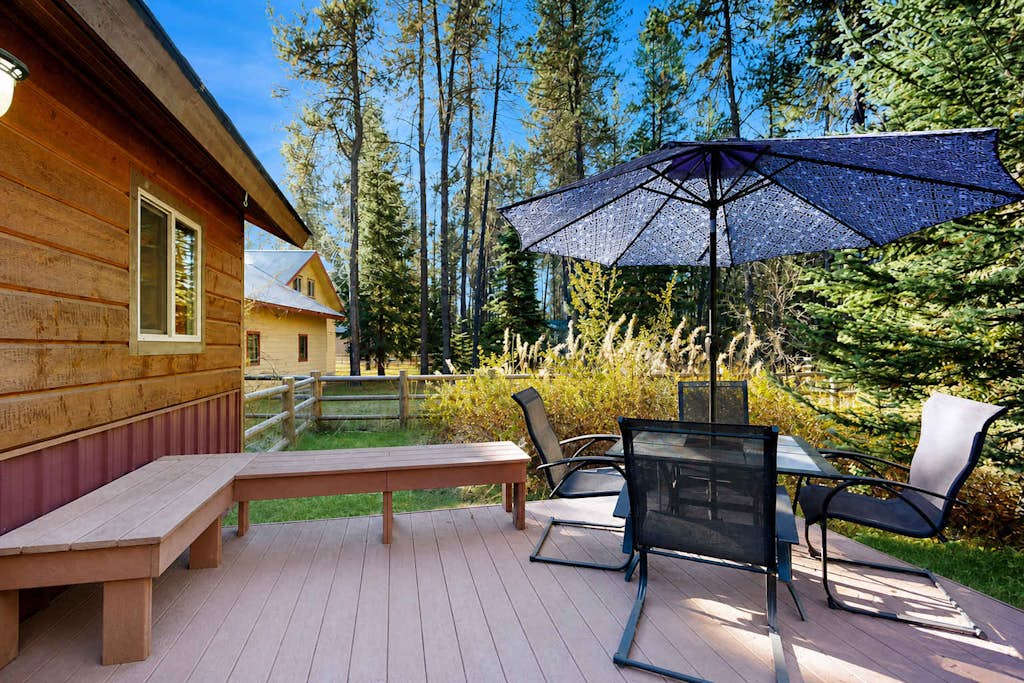 Pet-Friendly Cabin, Fenced Yard, Near Lake