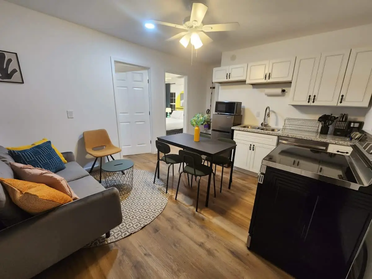 2BR Houston Haven, Playground, Prime Location