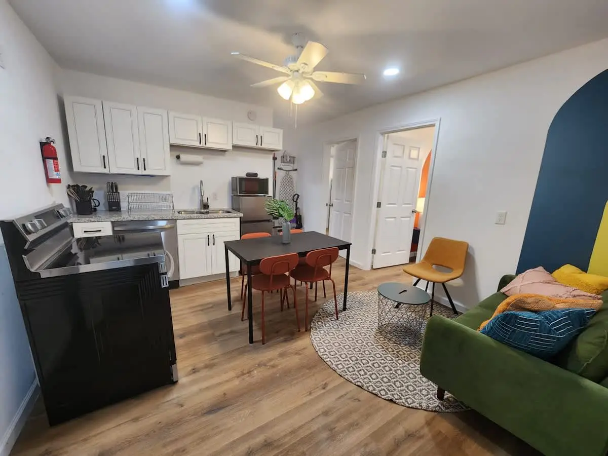 2BR Houston Haven, Playground, Prime Location