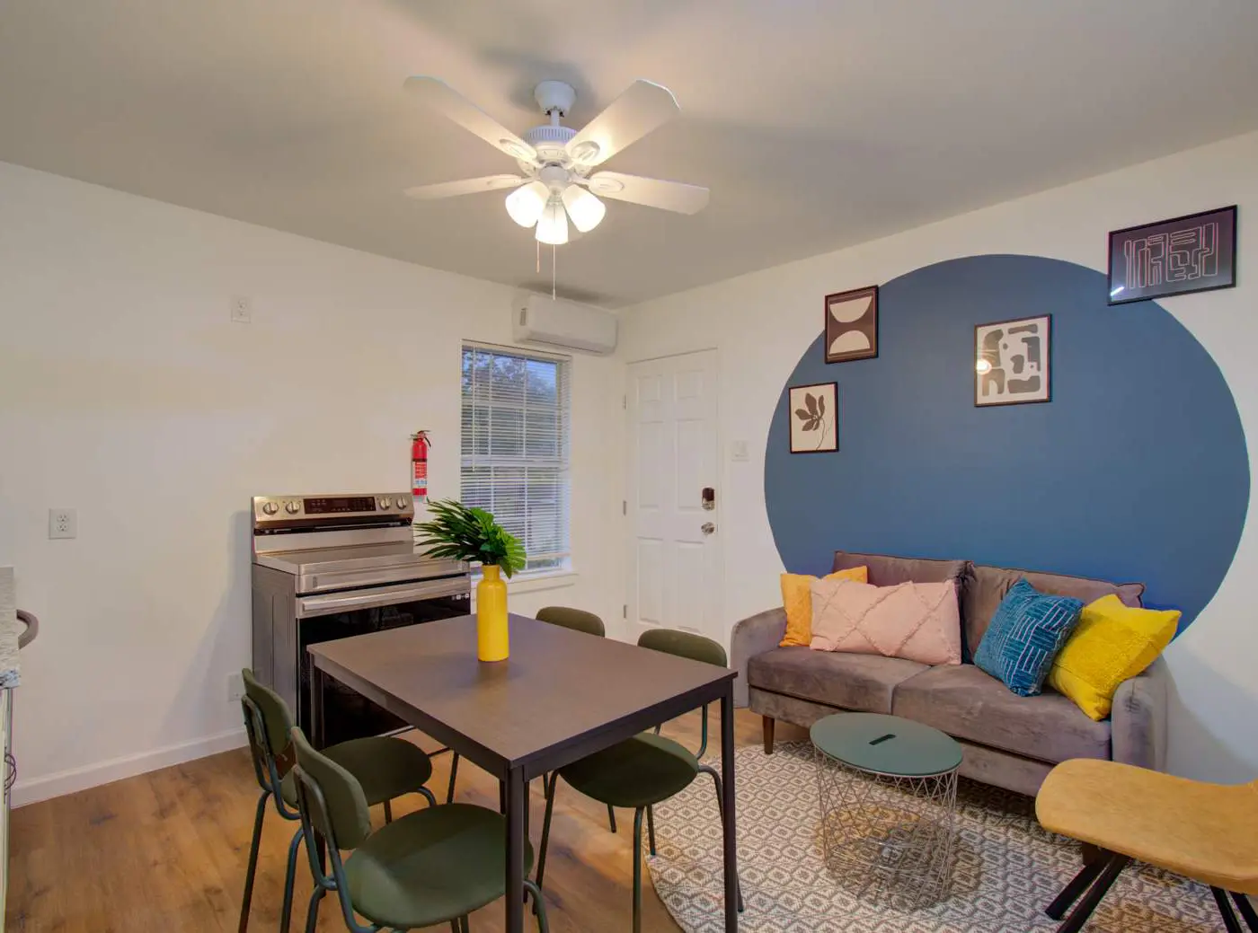 2BR Houston Haven, Playground, Prime Location