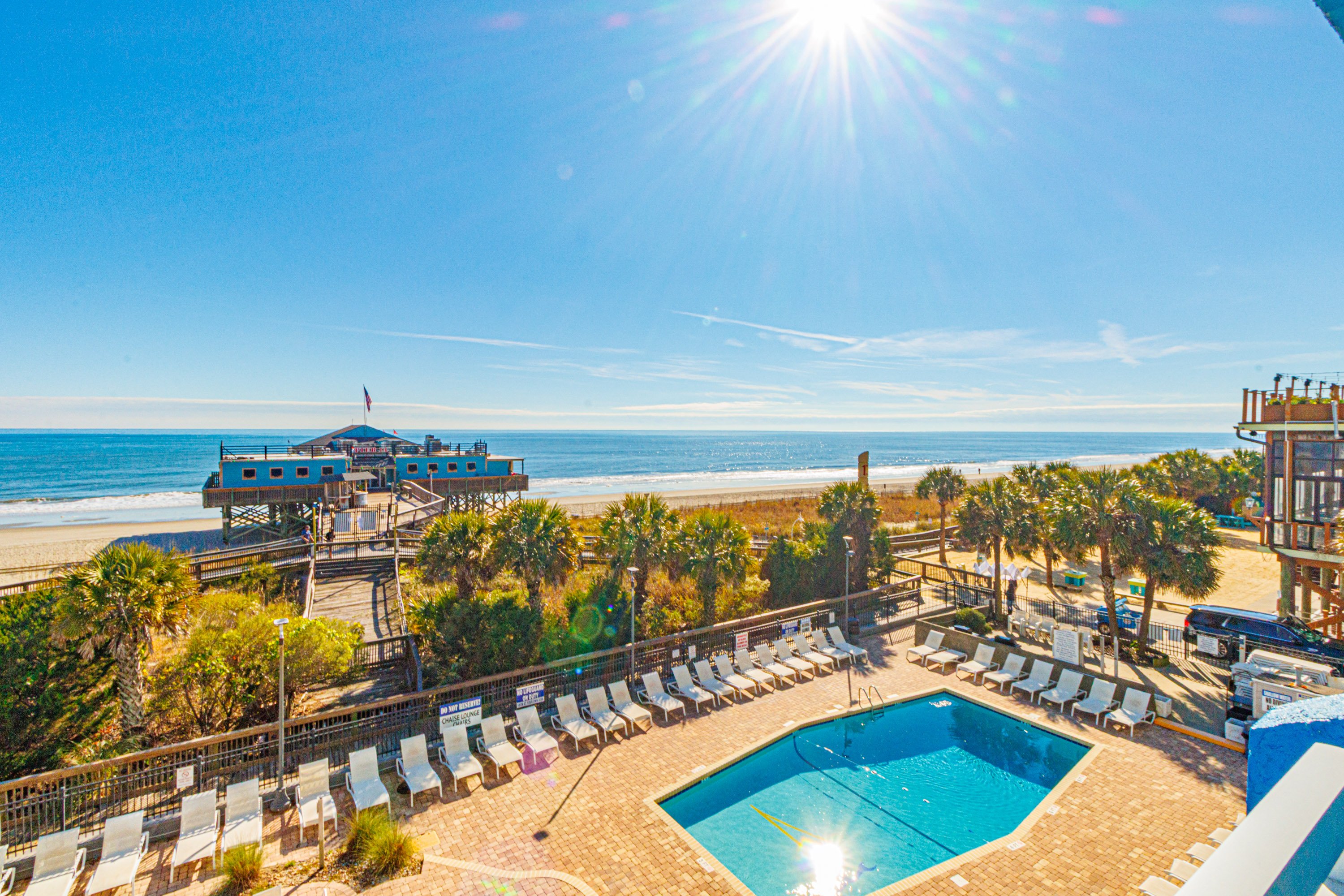 Oceanfront Suite -Steps to SkyWheel! Yachtsman 402