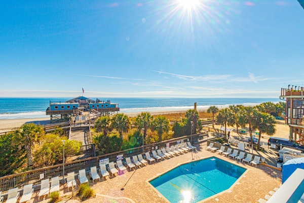 Oceanfront Suite -Steps to SkyWheel! Yachtsman 402