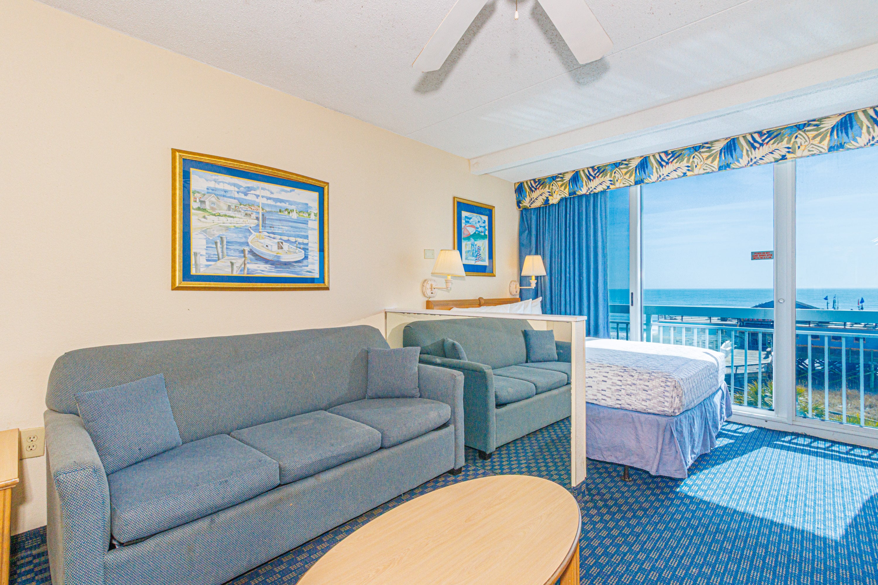 Oceanfront Suite -Steps to SkyWheel! Yachtsman 402