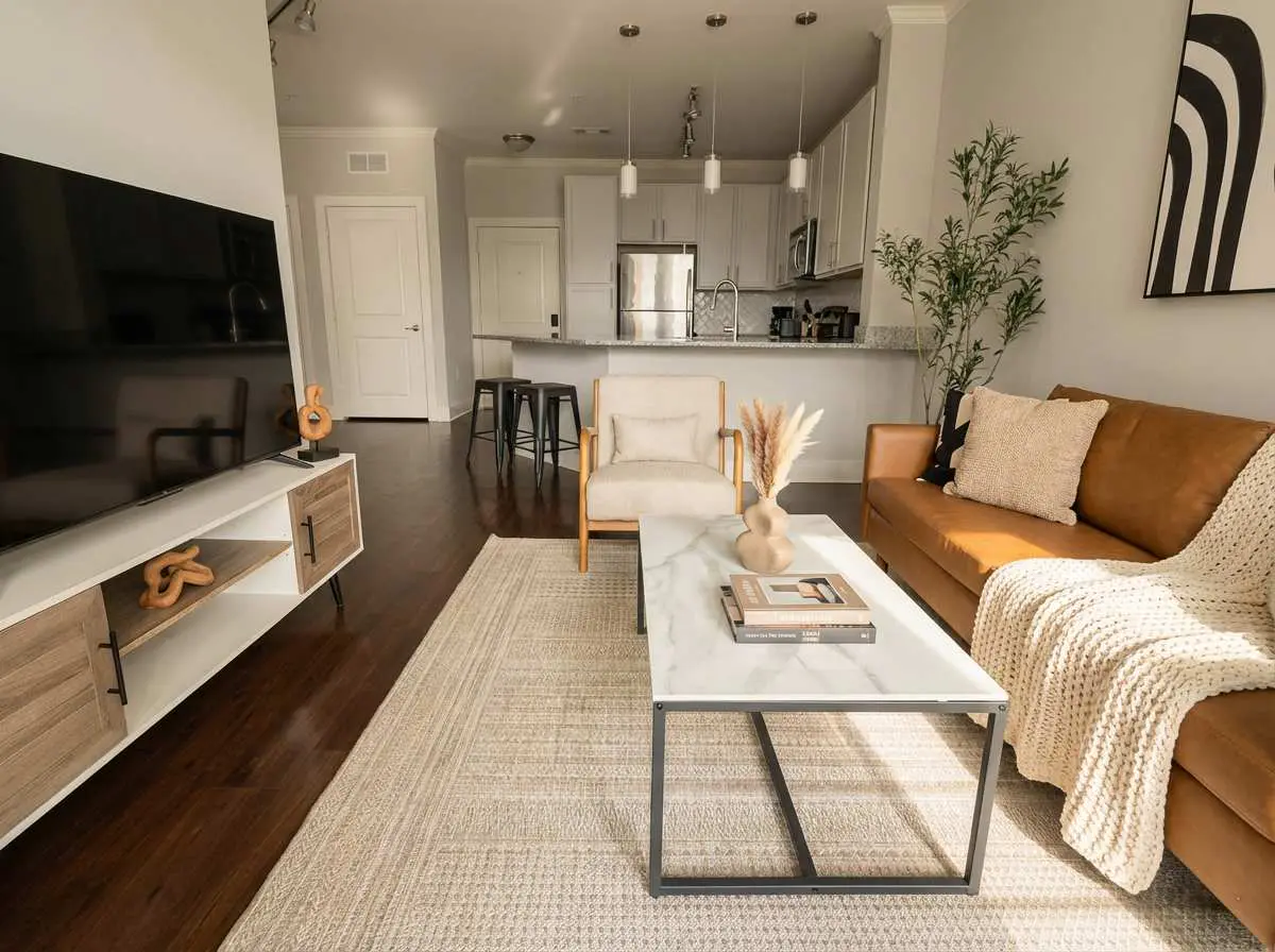 Boulevard Stays Midtown 1BR Pool, Gym, Parking 03