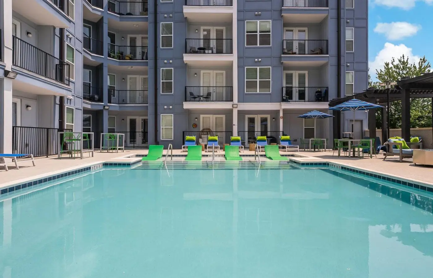 Boulevard Stays Midtown 1BR Pool, Gym, Parking 03
