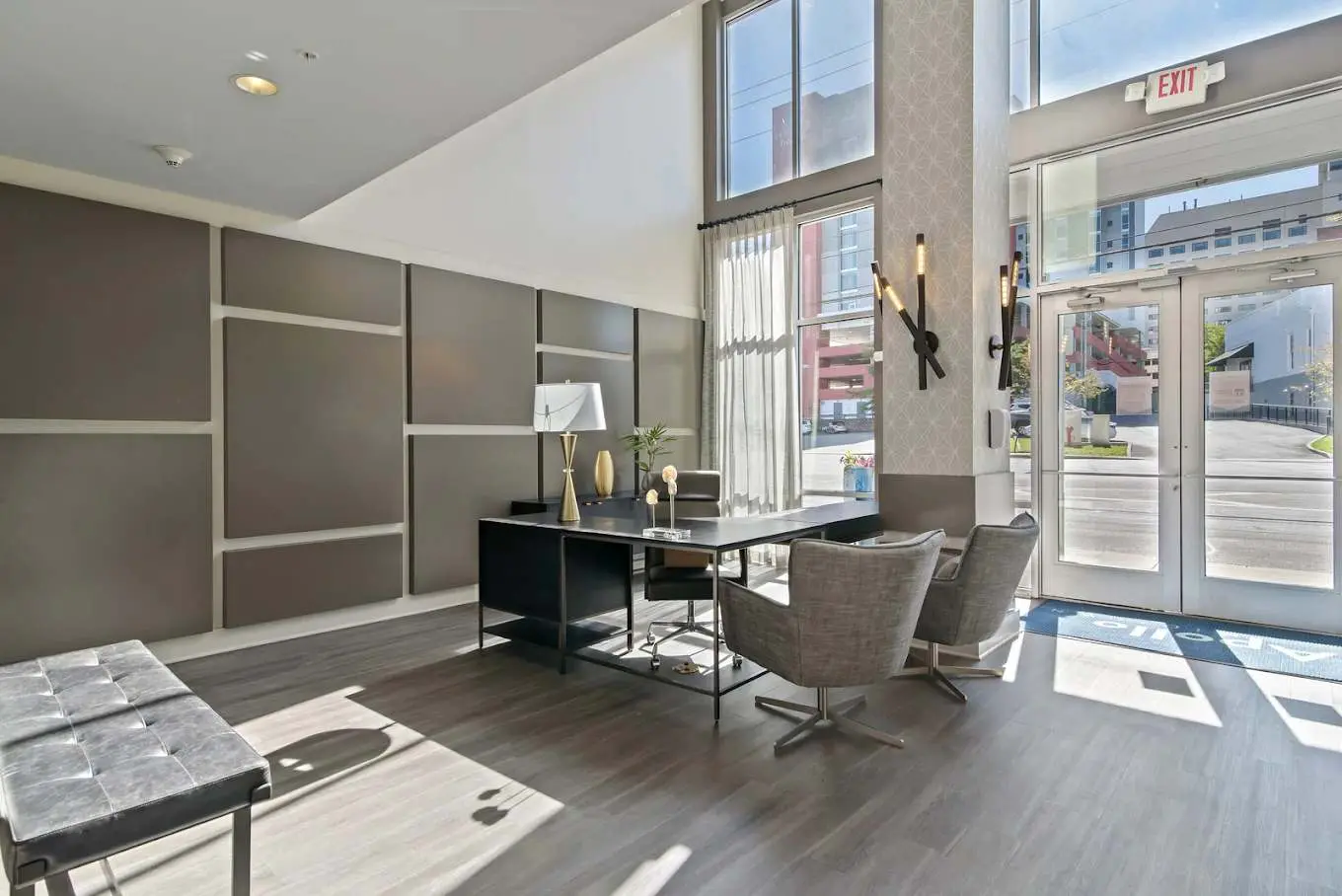 Boulevard Stays Midtown 1BR Pool, Gym, Parking 05