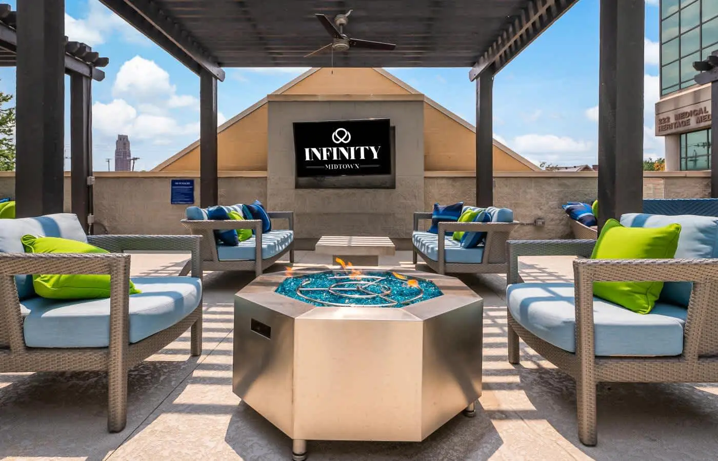 Boulevard Stays Midtown 1BR Pool, Gym, Parking 06