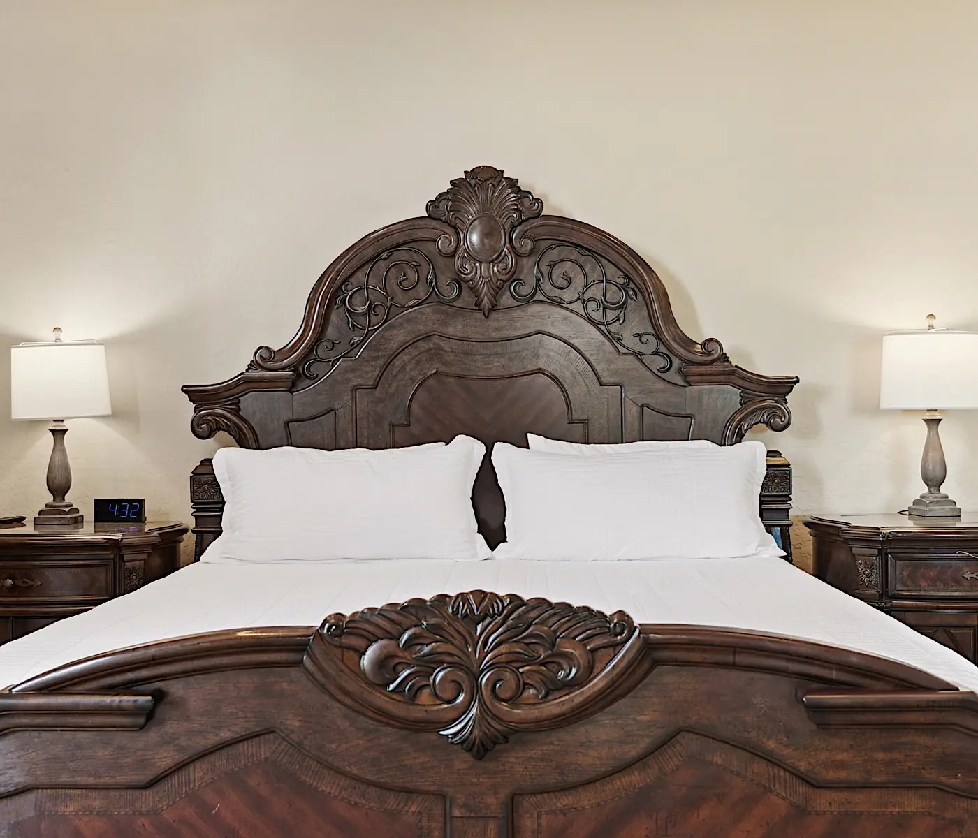 Pinnacle Peak Estate