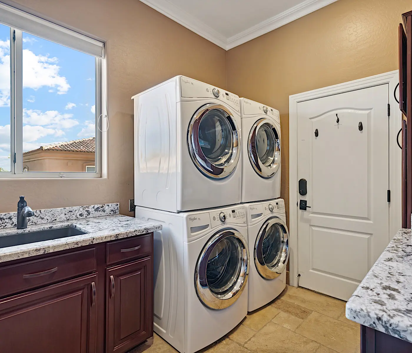 Pinnacle Peak Estate