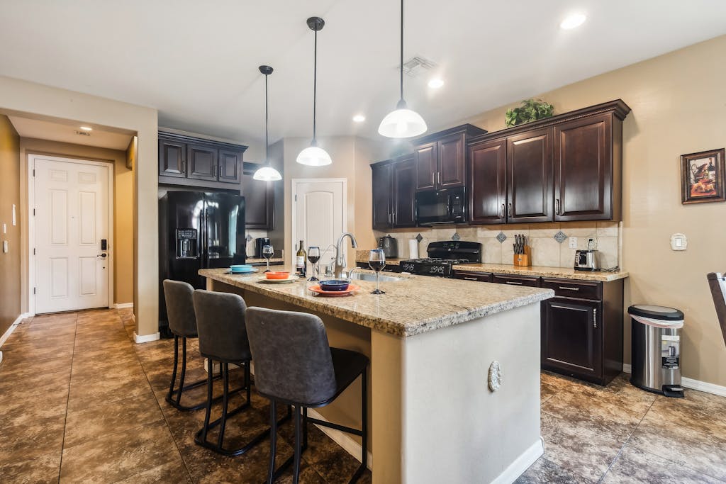 MONTHLY SPECIAL Patrick Place Spacious 3 BR Home Golf/Shopping/Gilbert