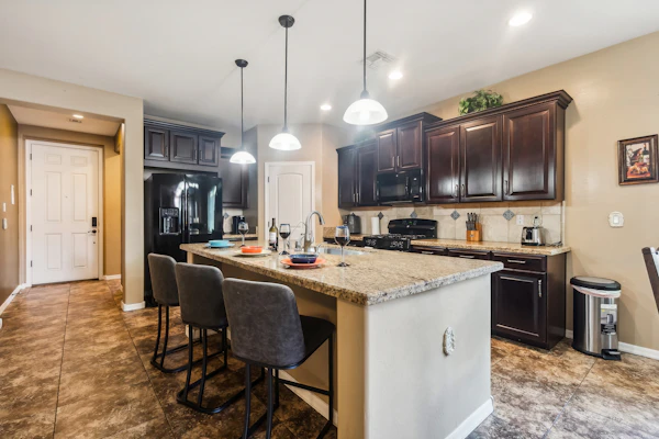 MONTHLY SPECIAL Patrick Place Spacious 3 BR Home Golf/Shopping/Gilbert