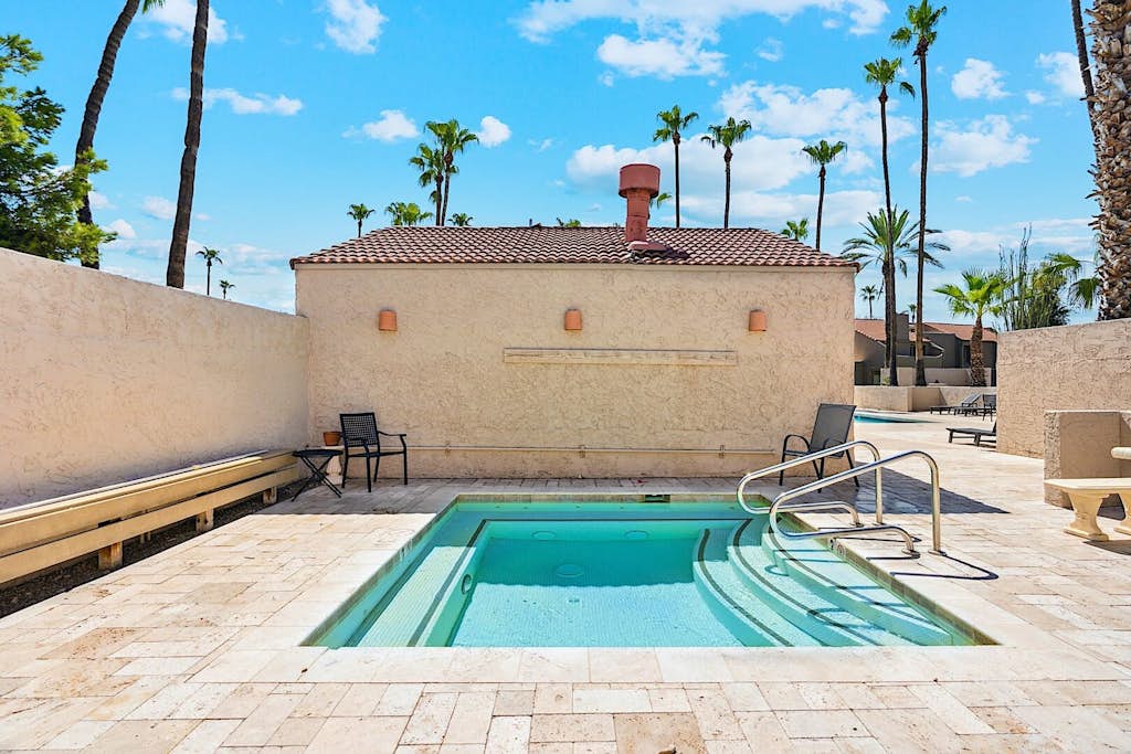 Casita Dos - 3BR, 2BA Condo w/ Garden Patio * Heated Community Pool