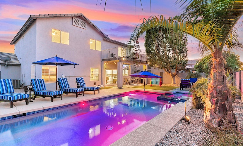 Vacay In The Valley - Entertainers Backyard!