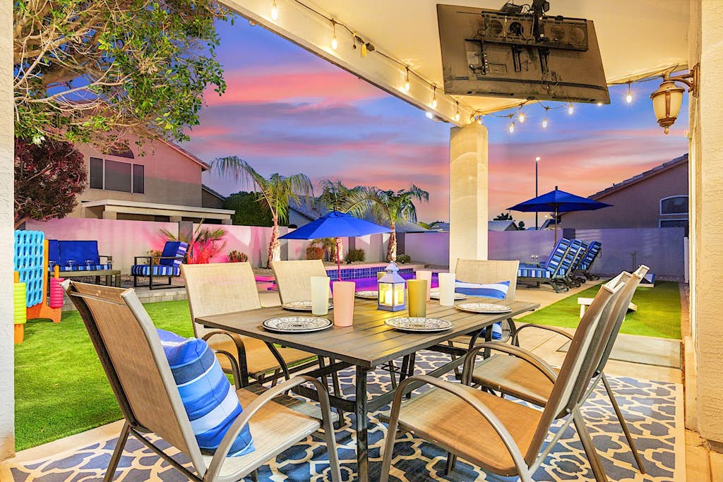 Vacay In The Valley - Entertainers Backyard!