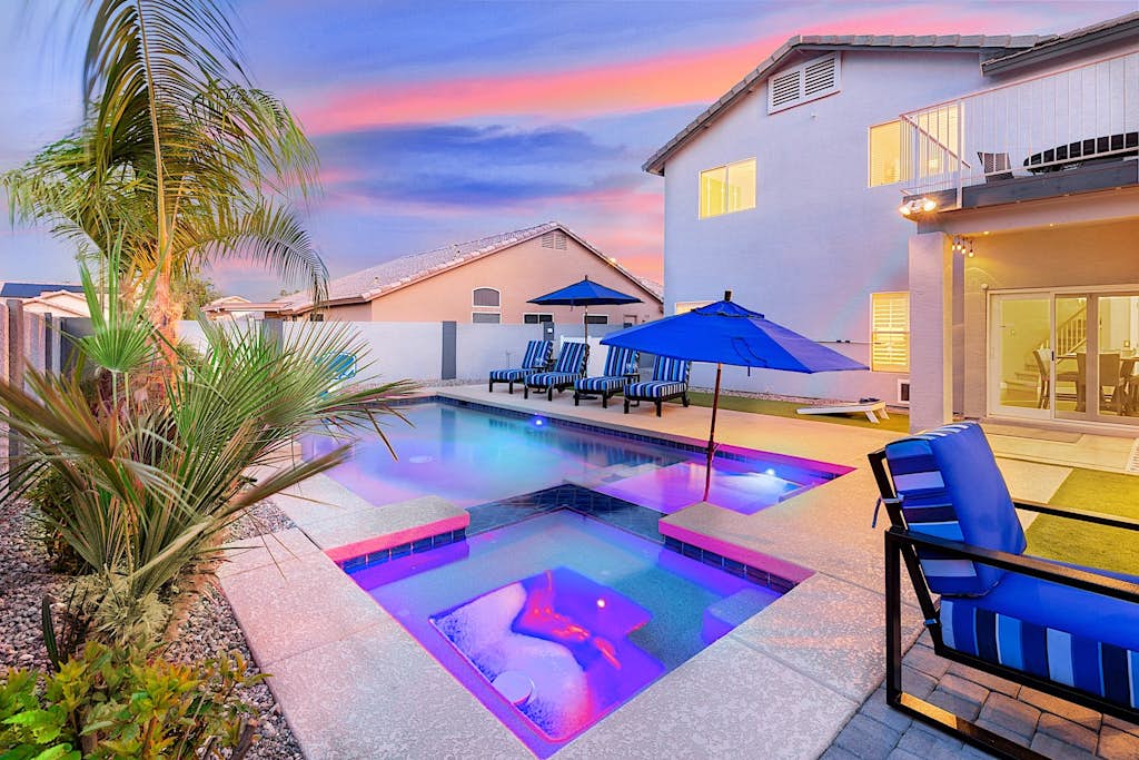 Vacay In The Valley - Entertainers Backyard!