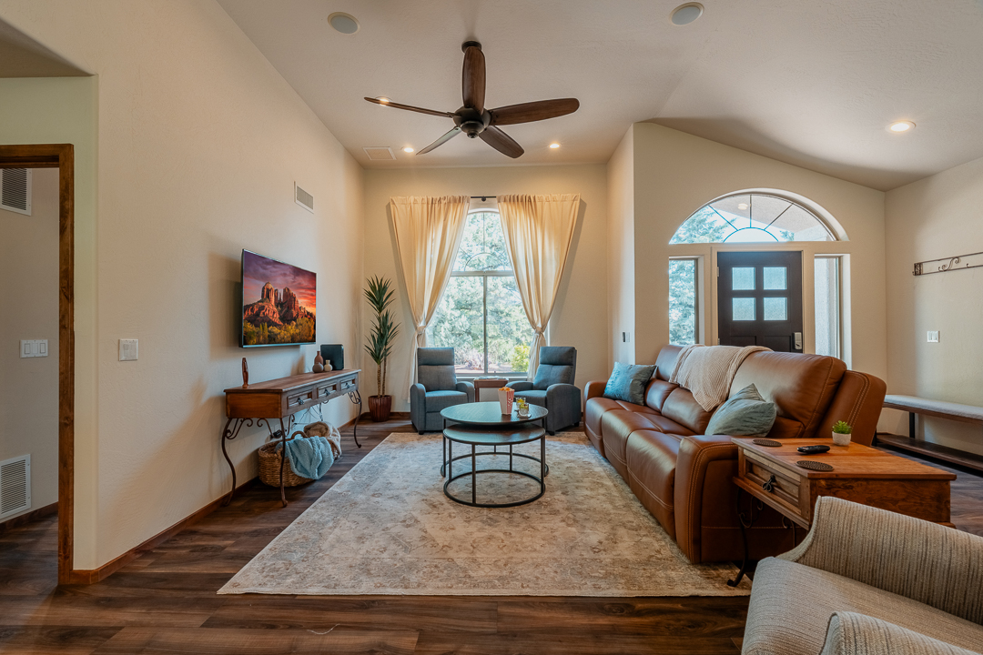 New Listing Oak Creek Gem 3 Bed Jacuzzi On The Golf Course