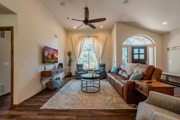 New Listing Oak Creek Gem 3 Bed Jacuzzi On The Golf Course