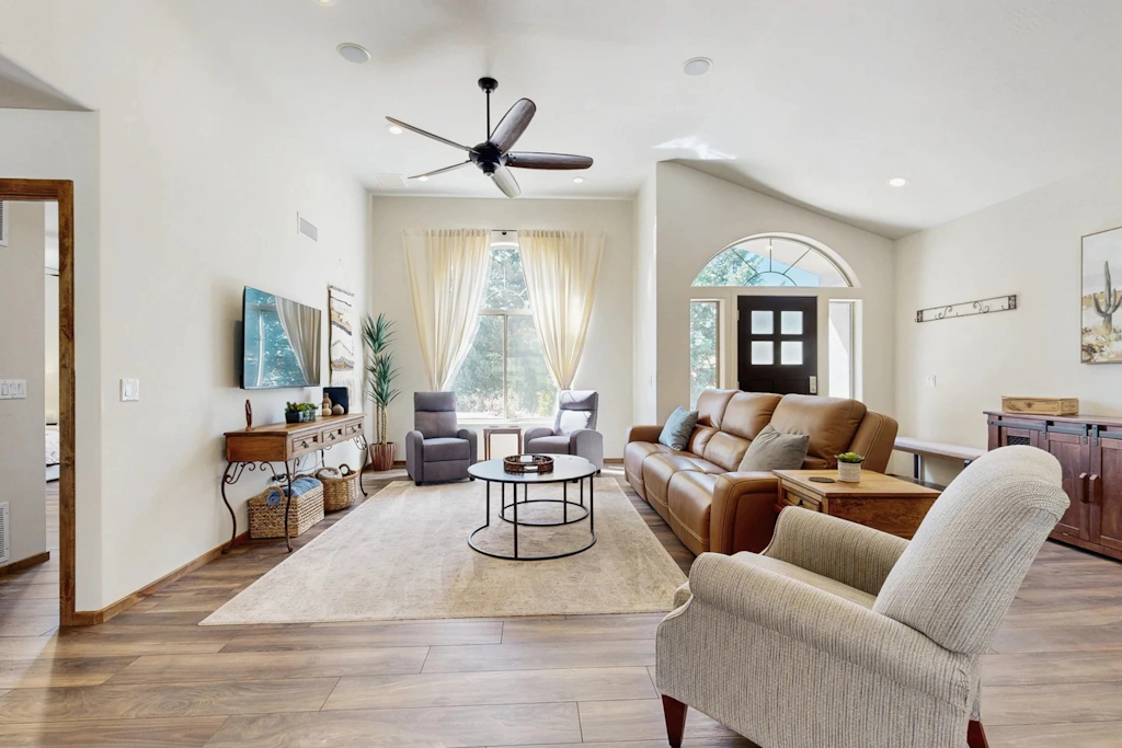 Oak Creek Gem