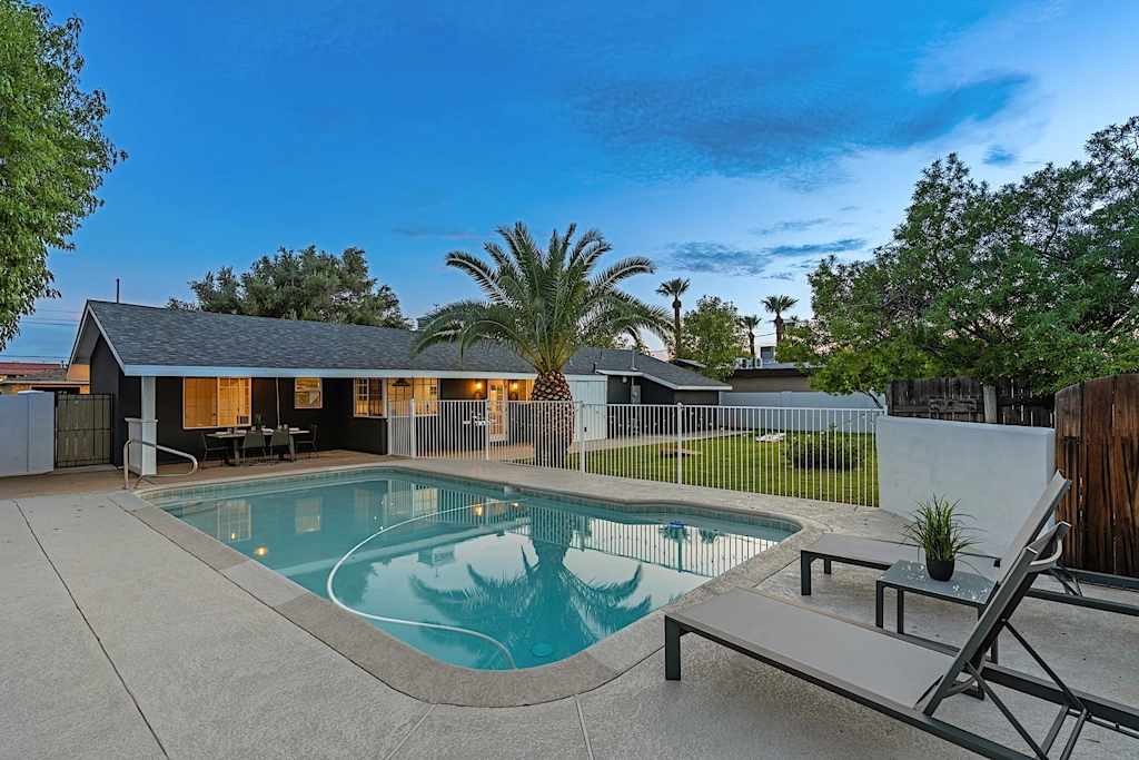 Uptown Max and Relax