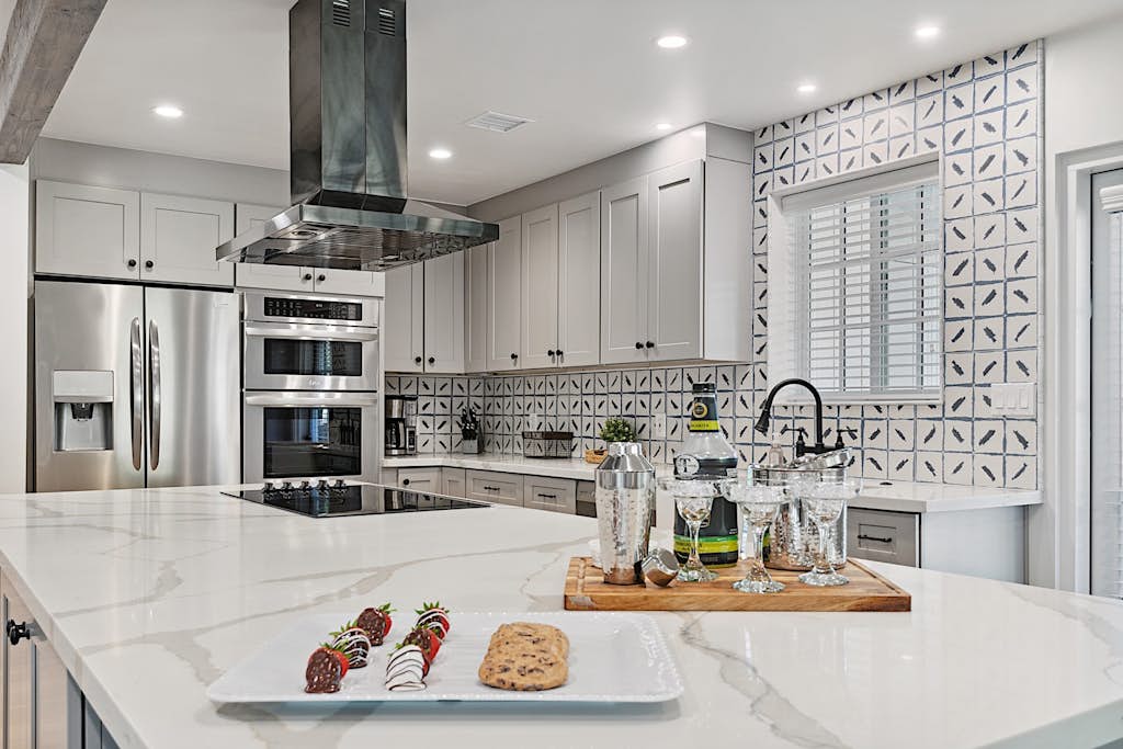 Uptown Max and Relax - Contemporary, Upgraded Home, Great Backyard for Entertaining!