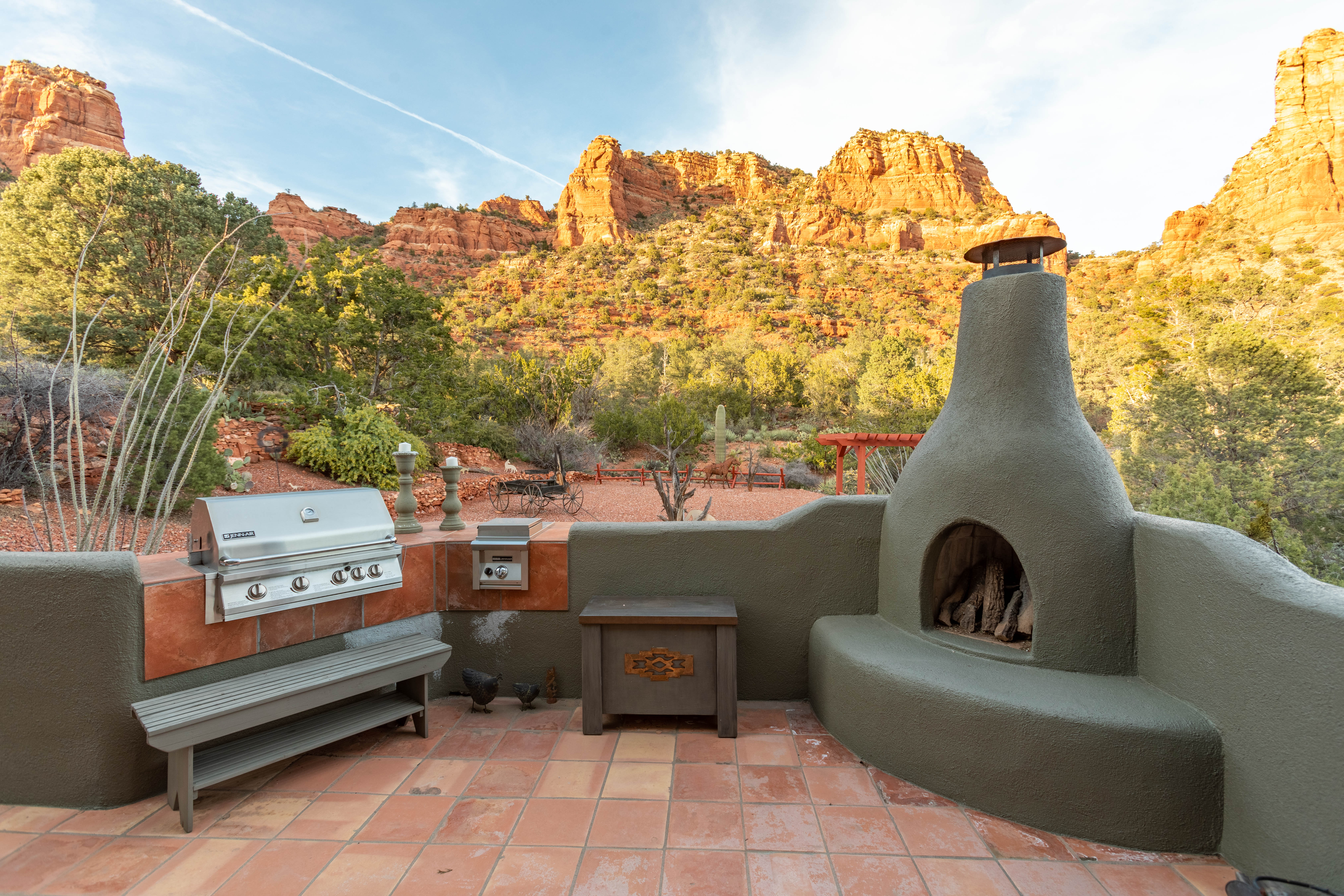 Castle Rock Abode ~ Hiking In Your Back Yard