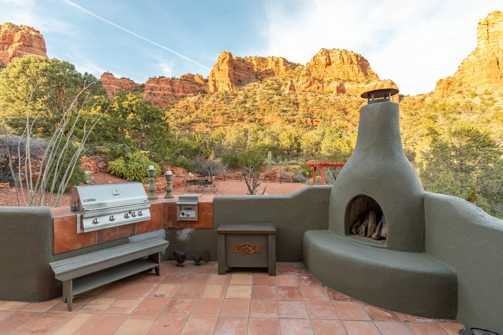 Castle Rock Abode | Private Sedona Retreat w/ Trail Access, Fire Pit & BBQ