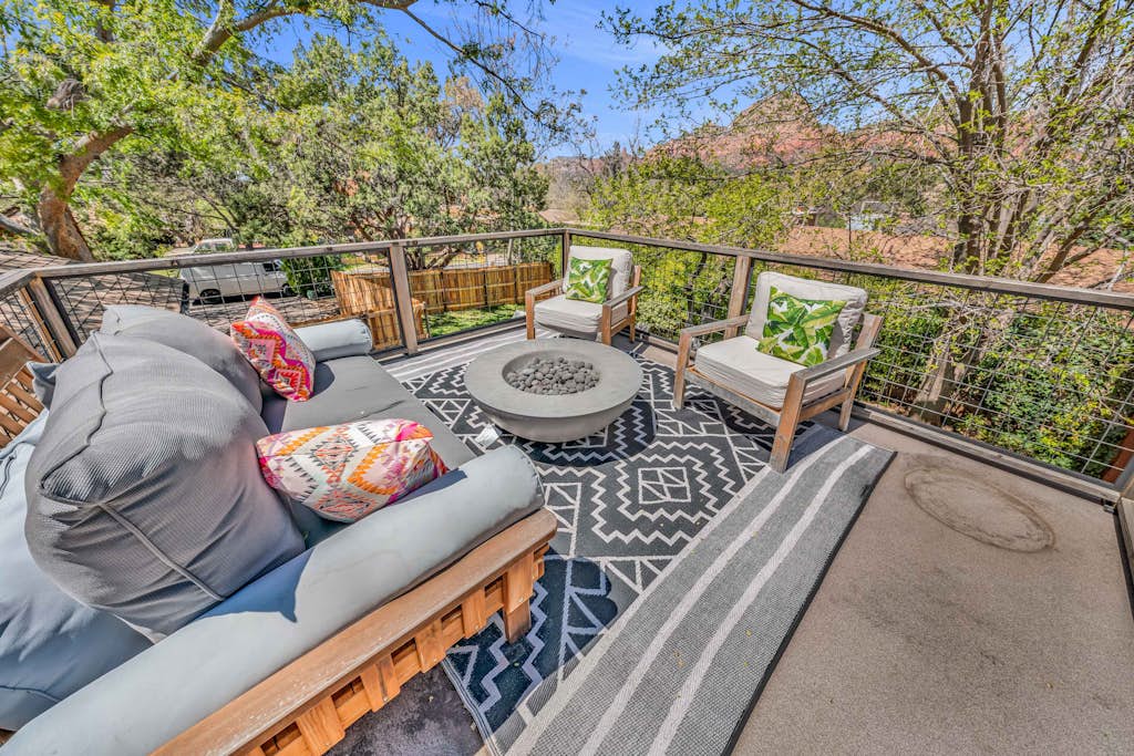 Birds Eye View | Sauna, Cold Plunge & Red Rocks