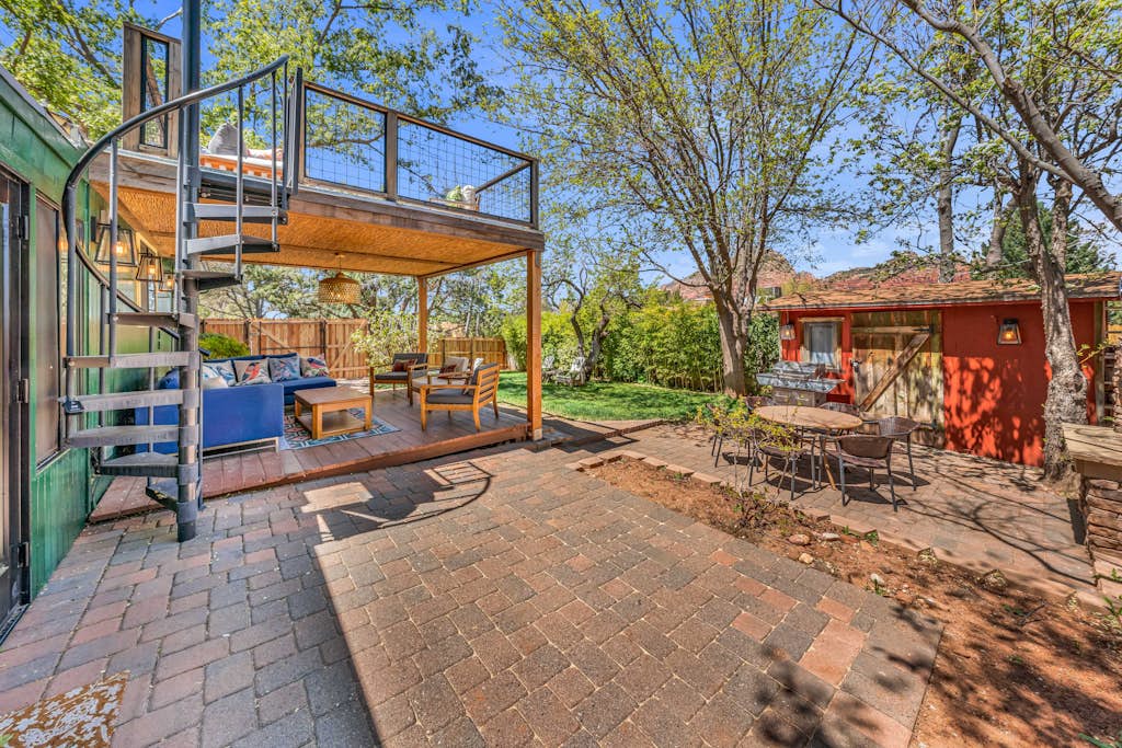 Birds Eye View | Sauna, Cold Plunge & Red Rocks