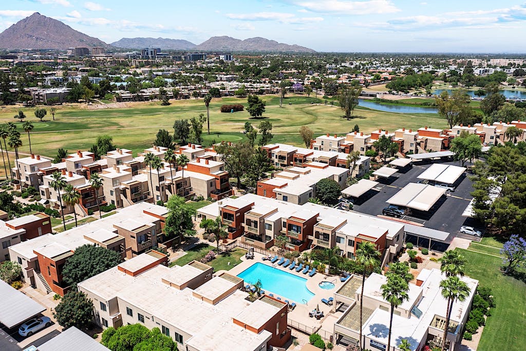 Dog Friendly - 2 Patios Heated Pool, Spa & Fitness