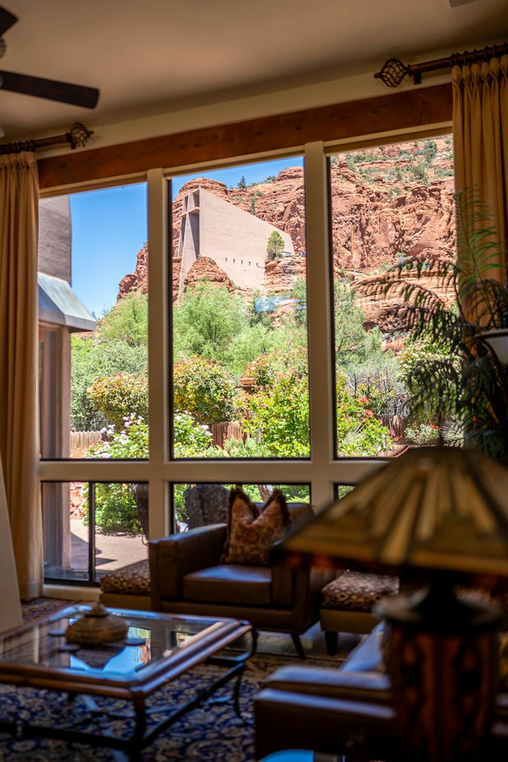 Oasis at Chapel Rock | Iconic Views of Chapel, Hot Tub & 3 King Suites